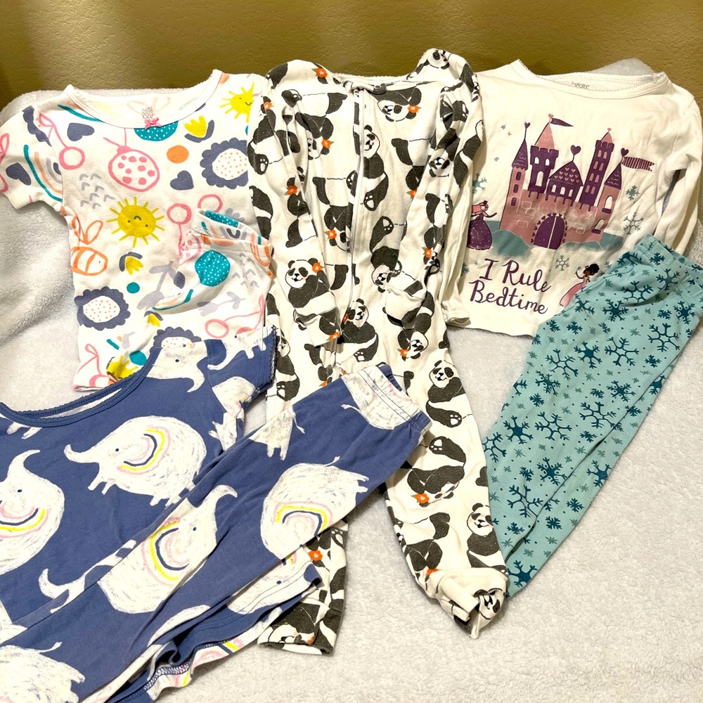 GUC girls Carter’s pajama bundle